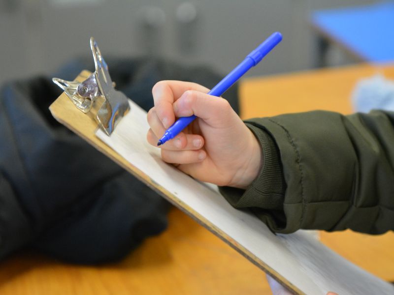 hand with clipboard